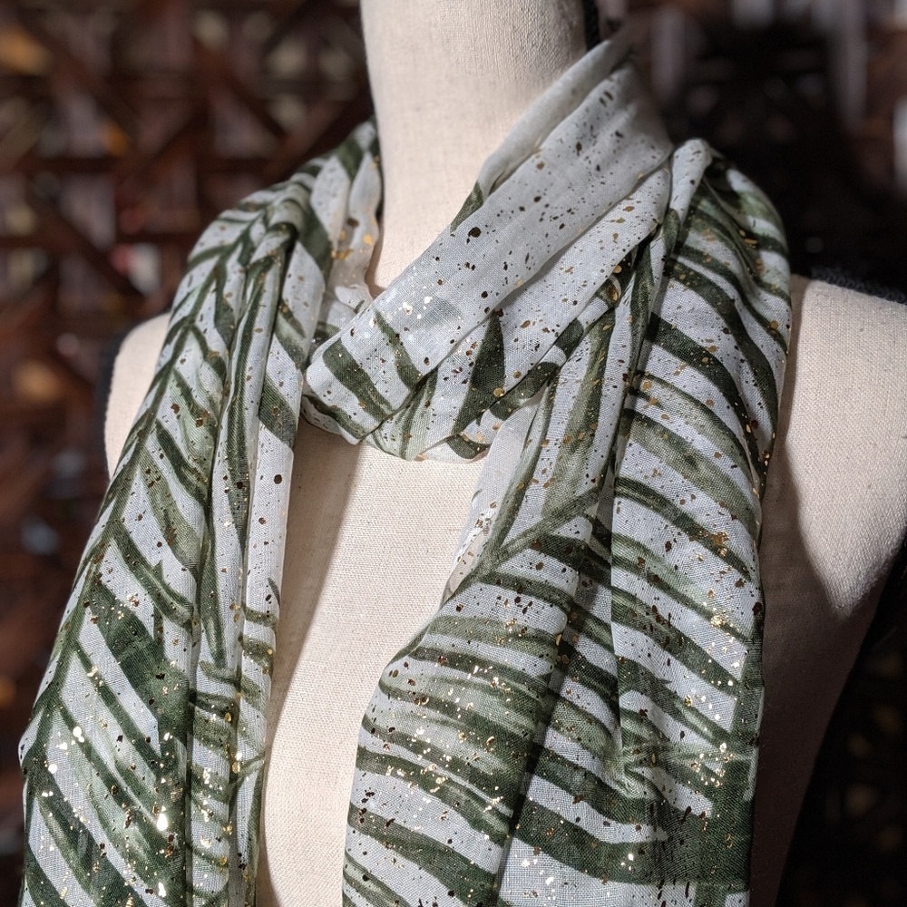 NWT Gold Accents SIMPLY NOELLE